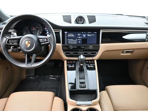 Certified 2022 Porsche Macan AWD/4WD image 6