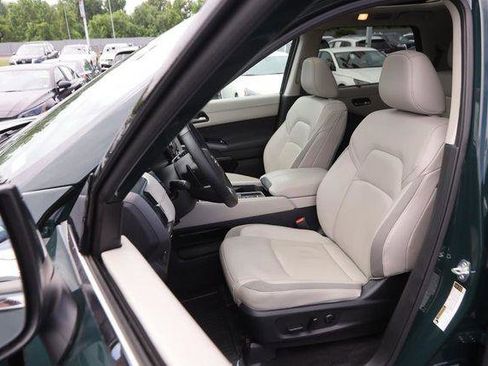 Used 2025 Nissan Pathfinder SL w/ SL Premium Package FWD image 9