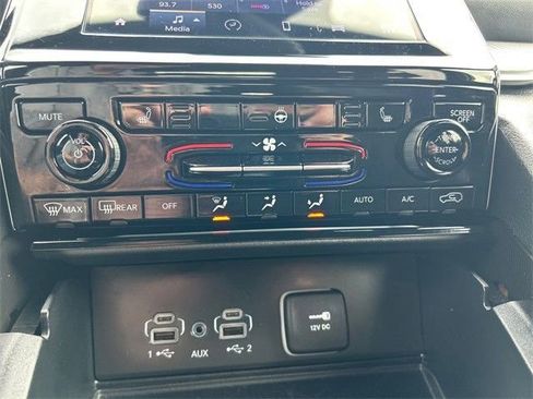 Used 2024 Jeep Grand Cherokee Altitude image 27