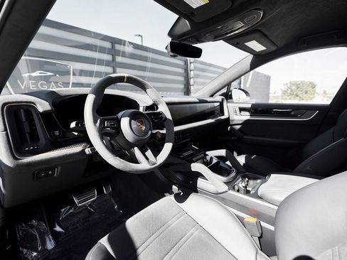 Used 2024 Porsche Cayenne Turbo GT image 2