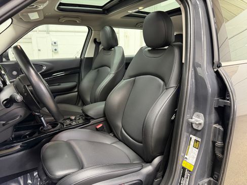 Used 2019 MINI Cooper Clubman S w/ Premium Package image 9
