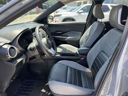 Used 2023 Nissan Kicks SR w/ SR Premium Package FWD image 14