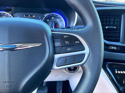 Used 2017 Chrysler Pacifica LX w/ Tire & Wheel Group image 13