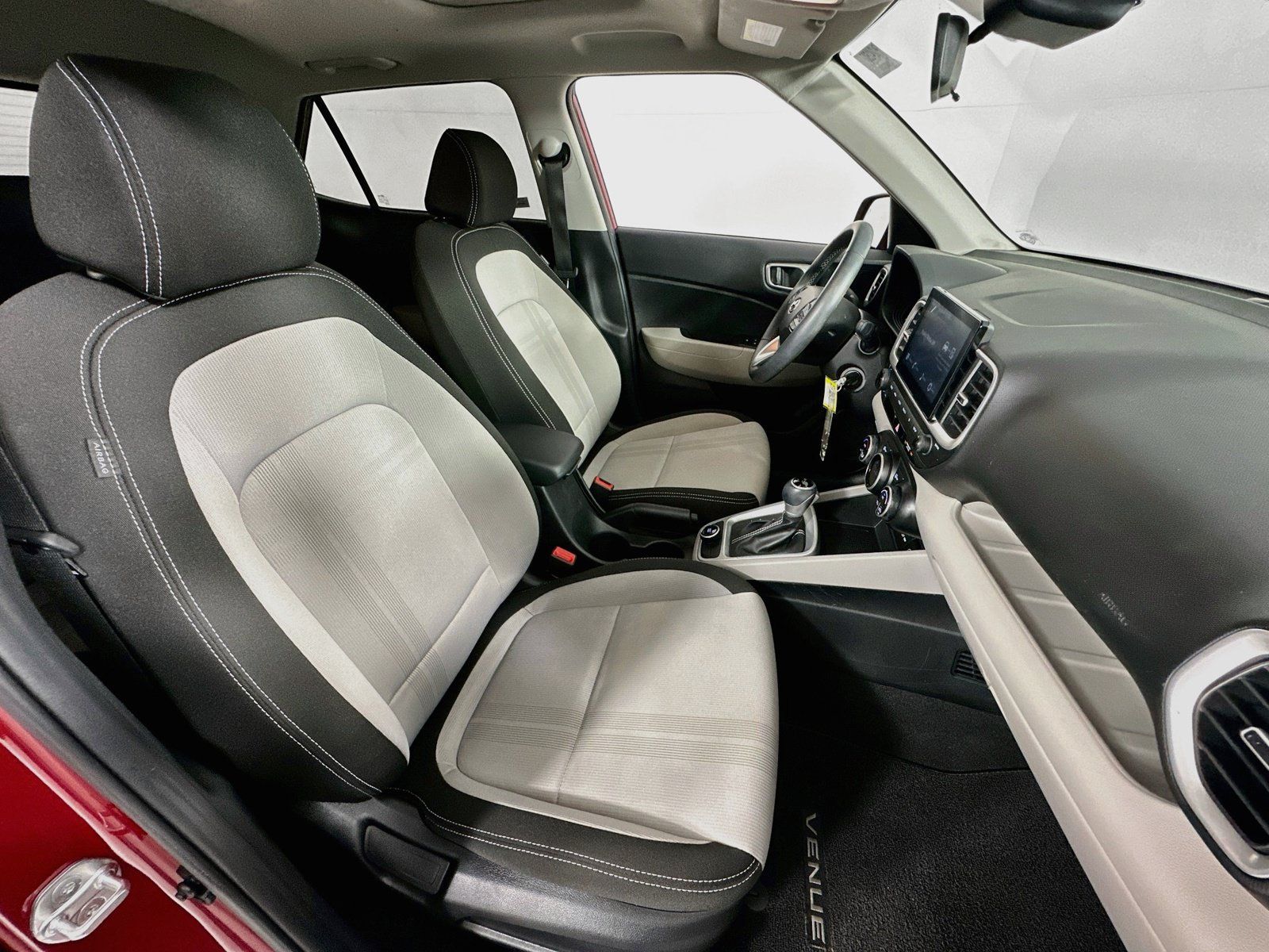 Used 2023 Hyundai Venue SEL FWD image 26