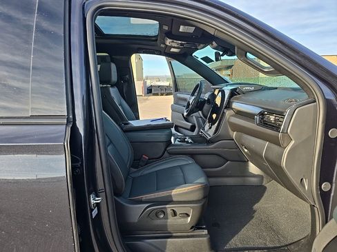 Used 2025 GMC Yukon XL AT4 w/ AT4 Premium Package image 18