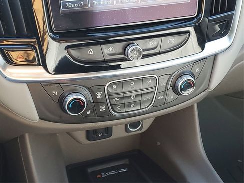 Certified 2018 Chevrolet Traverse Premier image 18