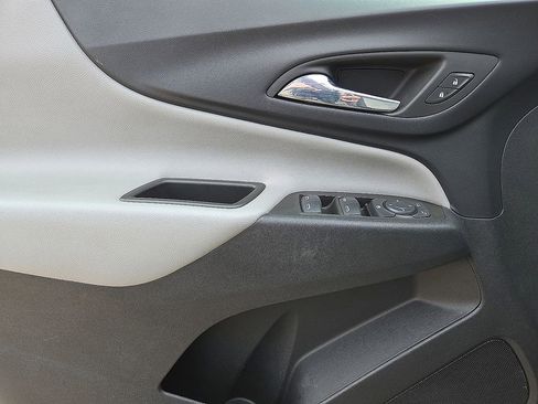 Used 2023 Chevrolet Equinox LT image 22