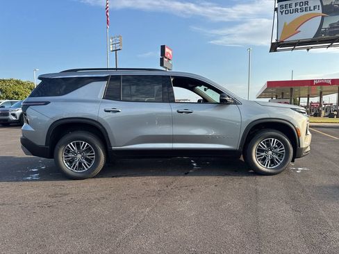 New 2026 Chevrolet Traverse LT w/ Driver Confidence Package AWD/4WD image 8