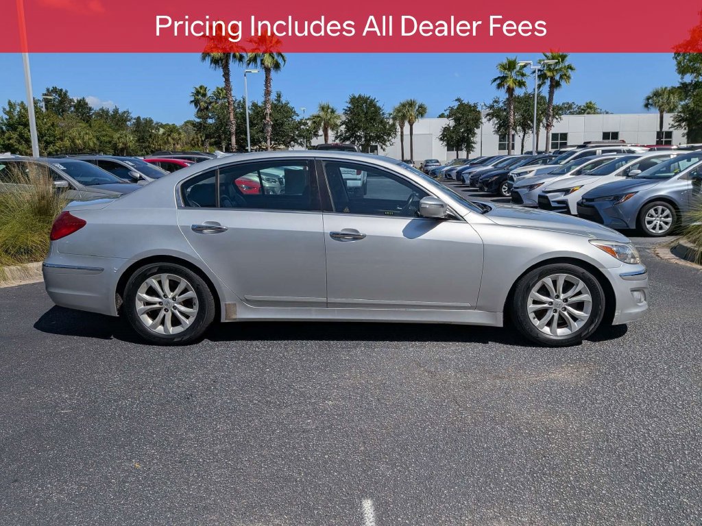 Used 2013 Hyundai Genesis 3.8 RWD image 3