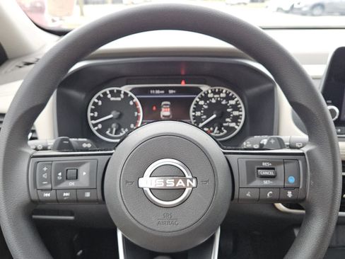 Used 2023 Nissan Rogue SV image 11