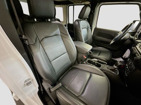 Used 2022 Jeep Wrangler Sahara image 32