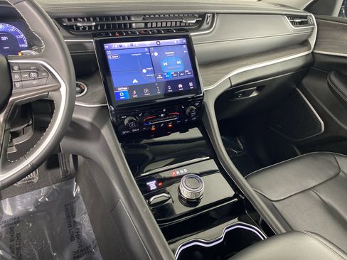 Used 2023 Jeep Grand Cherokee Limited image 41