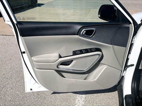 Used 2025 Kia Soul S FWD image 20