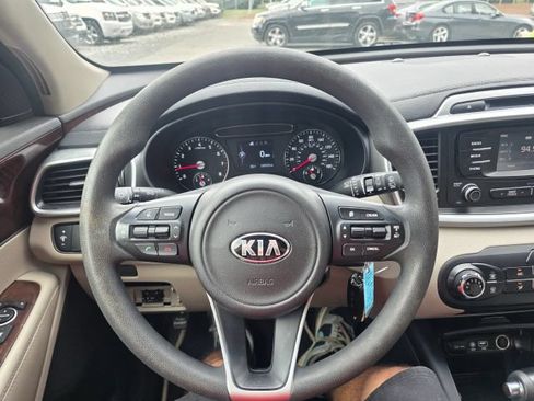 Used 2017 Kia Sorento FWD image 15
