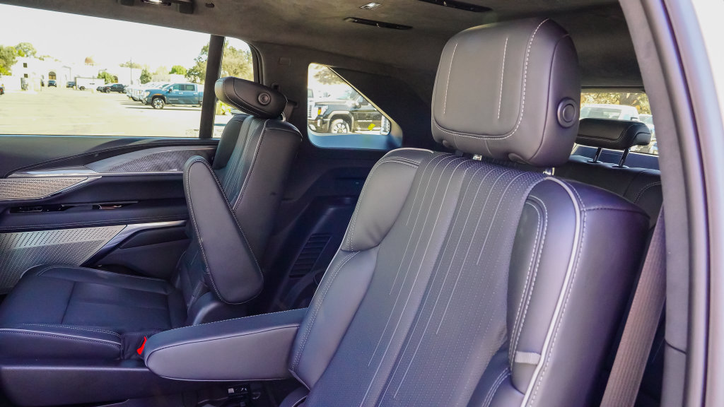 New 2026 Cadillac Escalade IQ Sport 2 w/ LPO, ONYX Package AWD/4WD image 10