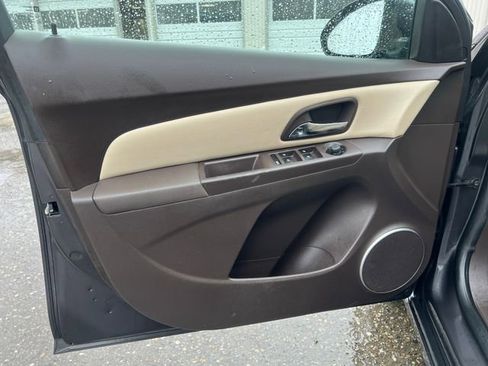 Used 2011 Chevrolet Cruze LT image 17