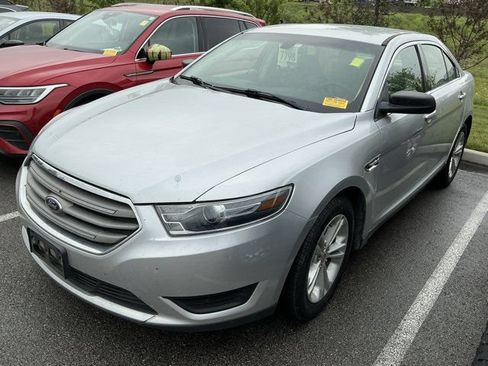 Used 2018 Ford Taurus SE FWD image 12