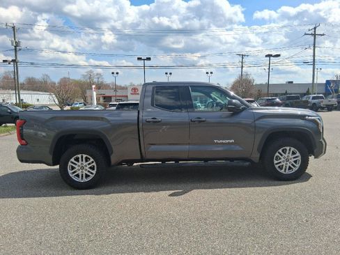 Used 2022 Toyota Tundra SR5 w/ SR5 Premium Package image 7