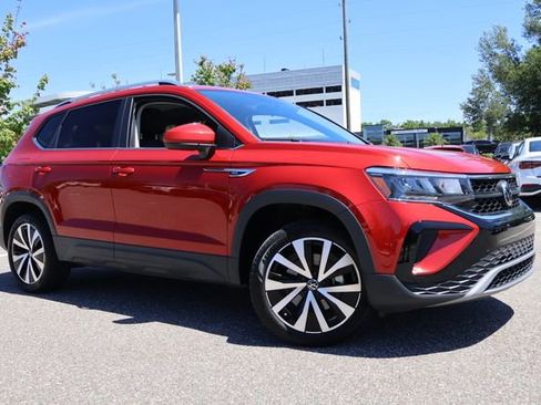 Certified 2022 Volkswagen Taos SE w/ Panoramic Sunroof Package image 1