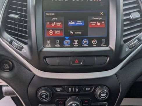 Used 2015 Jeep Cherokee Trailhawk w/ Comfort/Convenience Group AWD/4WD image 12