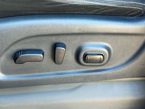 Used 2018 Nissan Titan SV w/ SV Convenience Package image 22