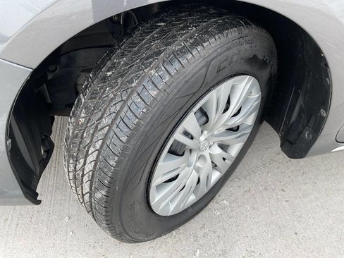 Used 2014 Toyota Camry LE image 41