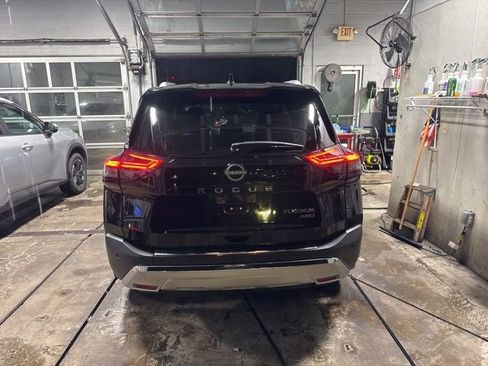 Used 2023 Nissan Rogue Platinum w/ Platinum Premium Package image 3