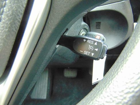 Used 2014 Toyota Corolla LE FWD image 16