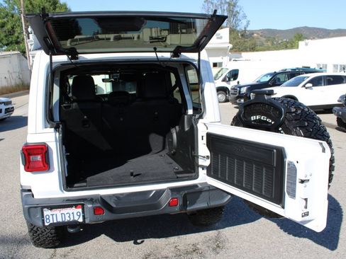 Used 2021 Jeep Wrangler Unlimited Sahara AWD/4WD image 10