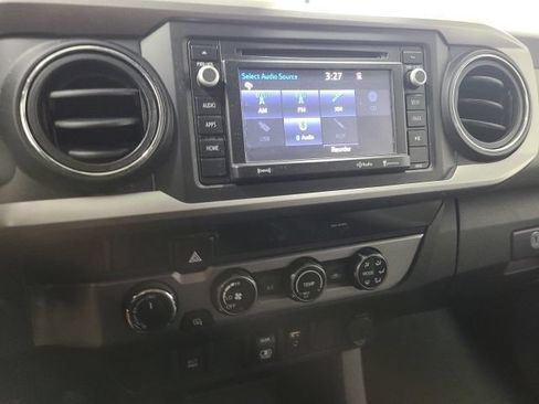 Certified 2018 Toyota Tacoma SR5 AWD/4WD image 29