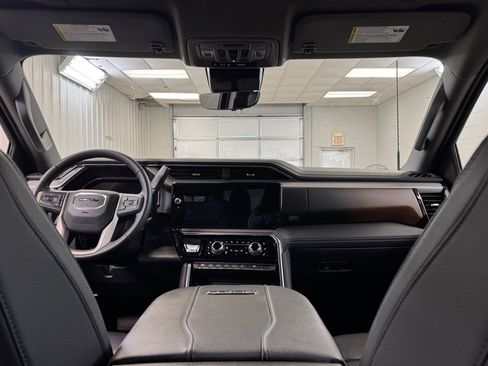 Used 2025 GMC Sierra 3500 Denali w/ Denali Reserve Package image 21