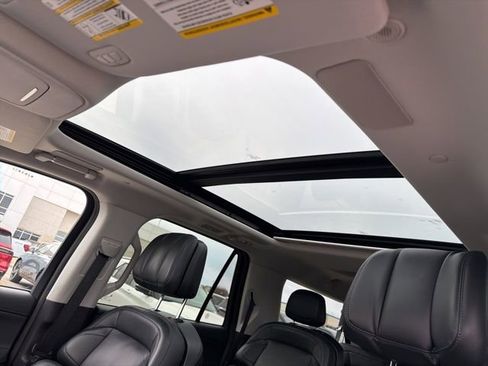 Certified 2025 Lincoln Navigator L Reserve image 33