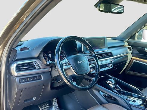 Used 2022 Kia Telluride SX w/ SX Prestige Package image 9