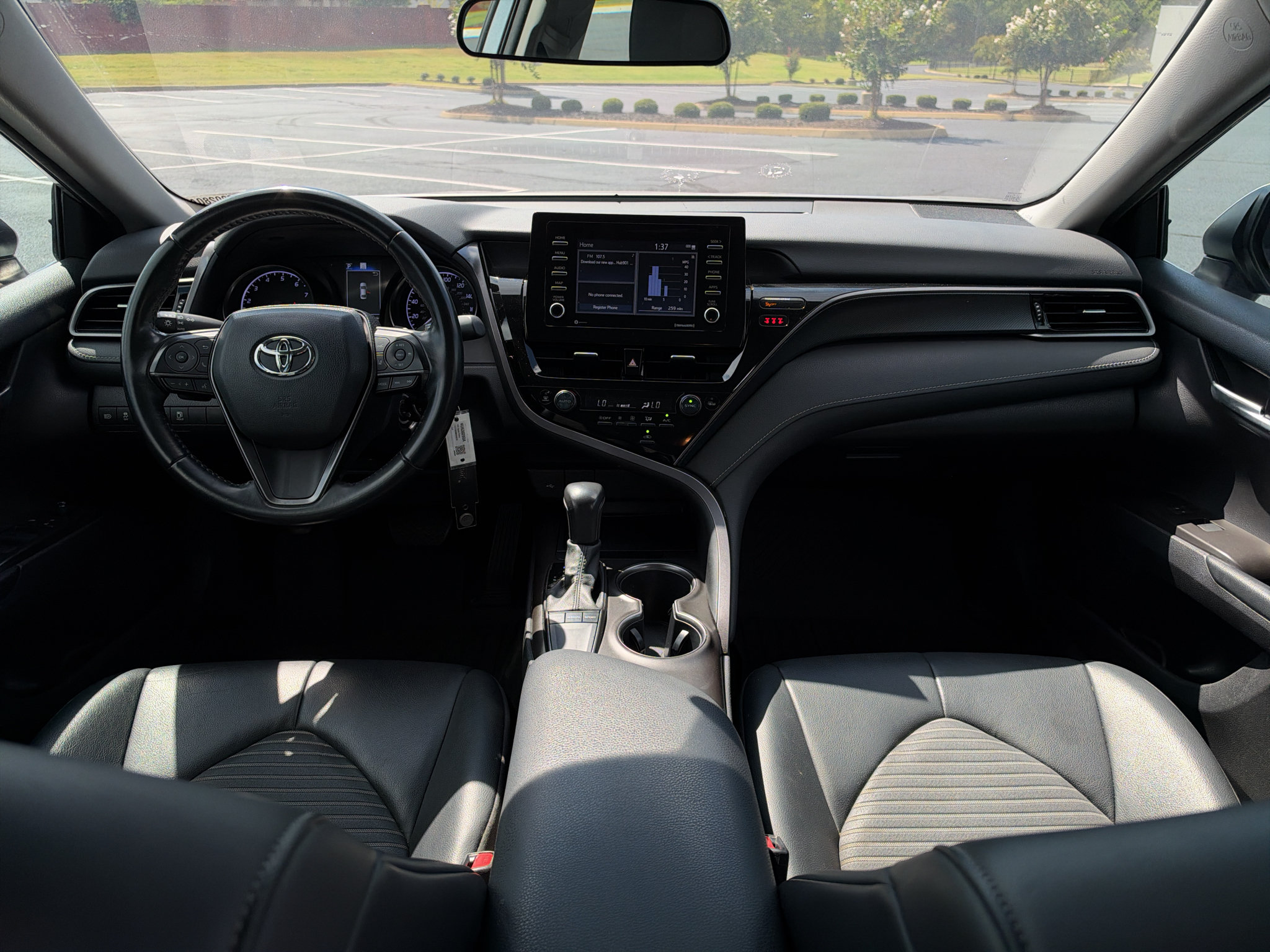 Used 2022 Toyota Camry SE FWD image 19