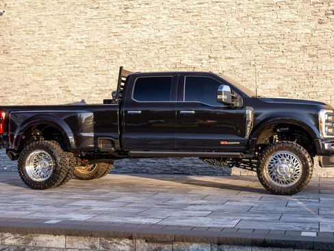 Used 2024 Ford F450 Platinum w/ FX4 Off-Road Package image 12
