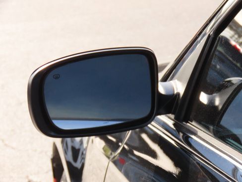 Used 2017 Chrysler 300 Limited w/ Value Package image 18