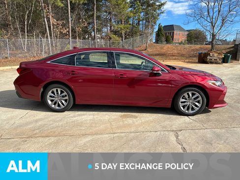 Used 2022 Toyota Avalon XLE image 5