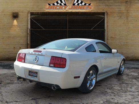 Used 2007 Ford Mustang GT RWD image 4