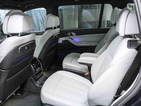 Certified 2023 BMW X7 xDrive40i w/ M Sport Package image 17