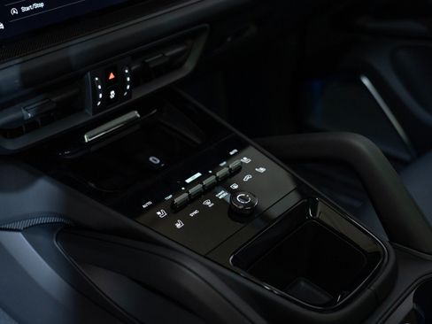 Certified 2026 Porsche Cayenne GTS AWD/4WD image 21