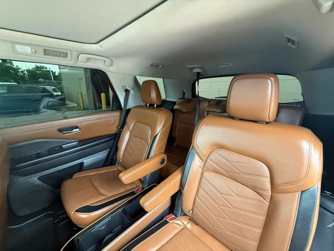Used 2023 Nissan Pathfinder Platinum AWD/4WD image 29