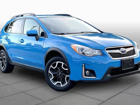 Used 2017 Subaru Crosstrek 2.0i Premium AWD/4WD image 3