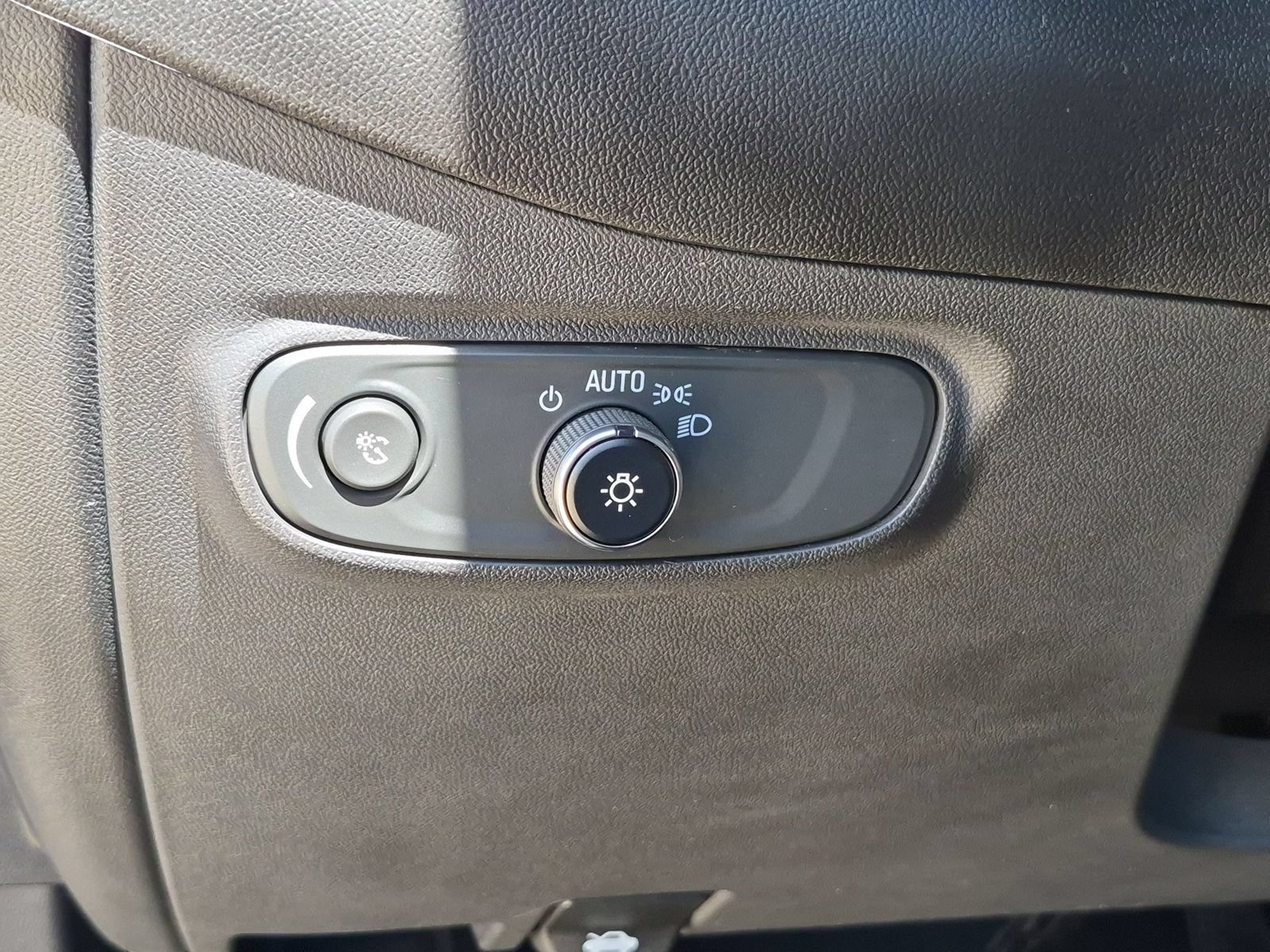Used 2023 Chevrolet Equinox LS w/ LPO, Cargo Package FWD image 21