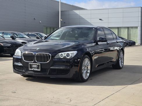 Used 2014 BMW 750i image 4