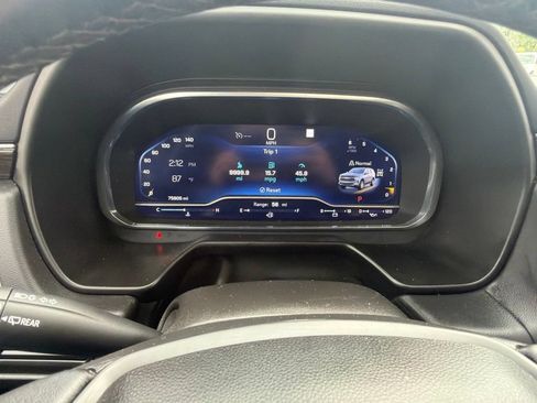 Certified 2023 Chevrolet Suburban Z71 w/ Luxury Package AWD/4WD image 12