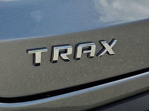 Used 2025 Chevrolet Trax LT w/ LT Convenience Package FWD image 33