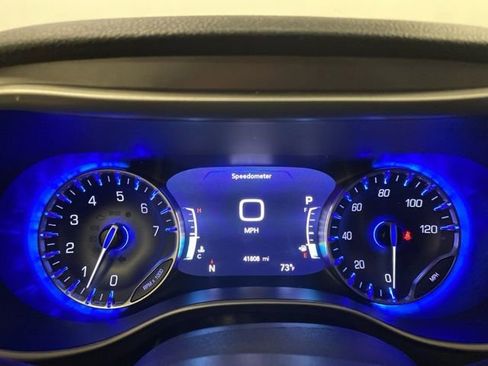 Used 2023 Chrysler Pacifica Touring-L FWD image 12