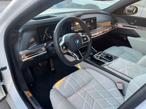 Used 2025 BMW 750e xDrive w/ Premium Package image 6