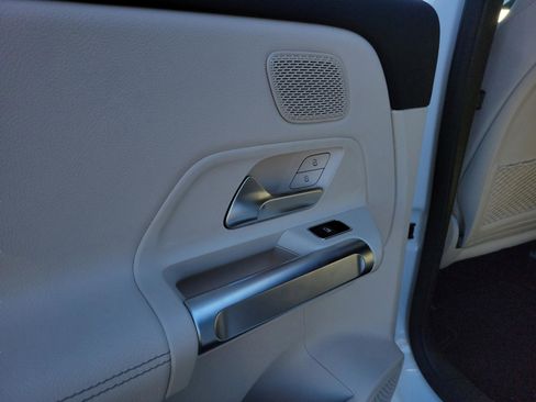 Certified 2025 Mercedes-Benz GLB 250 image 6