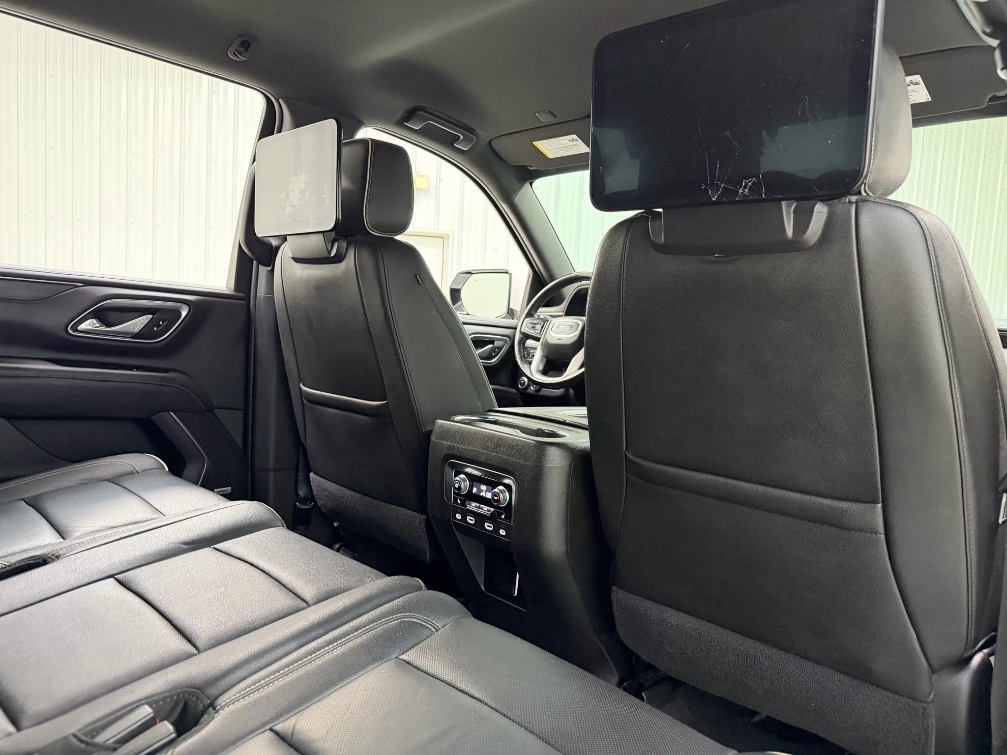 Used 2021 GMC Yukon SLT w/ Rear Media and Nav Package AWD/4WD image 18